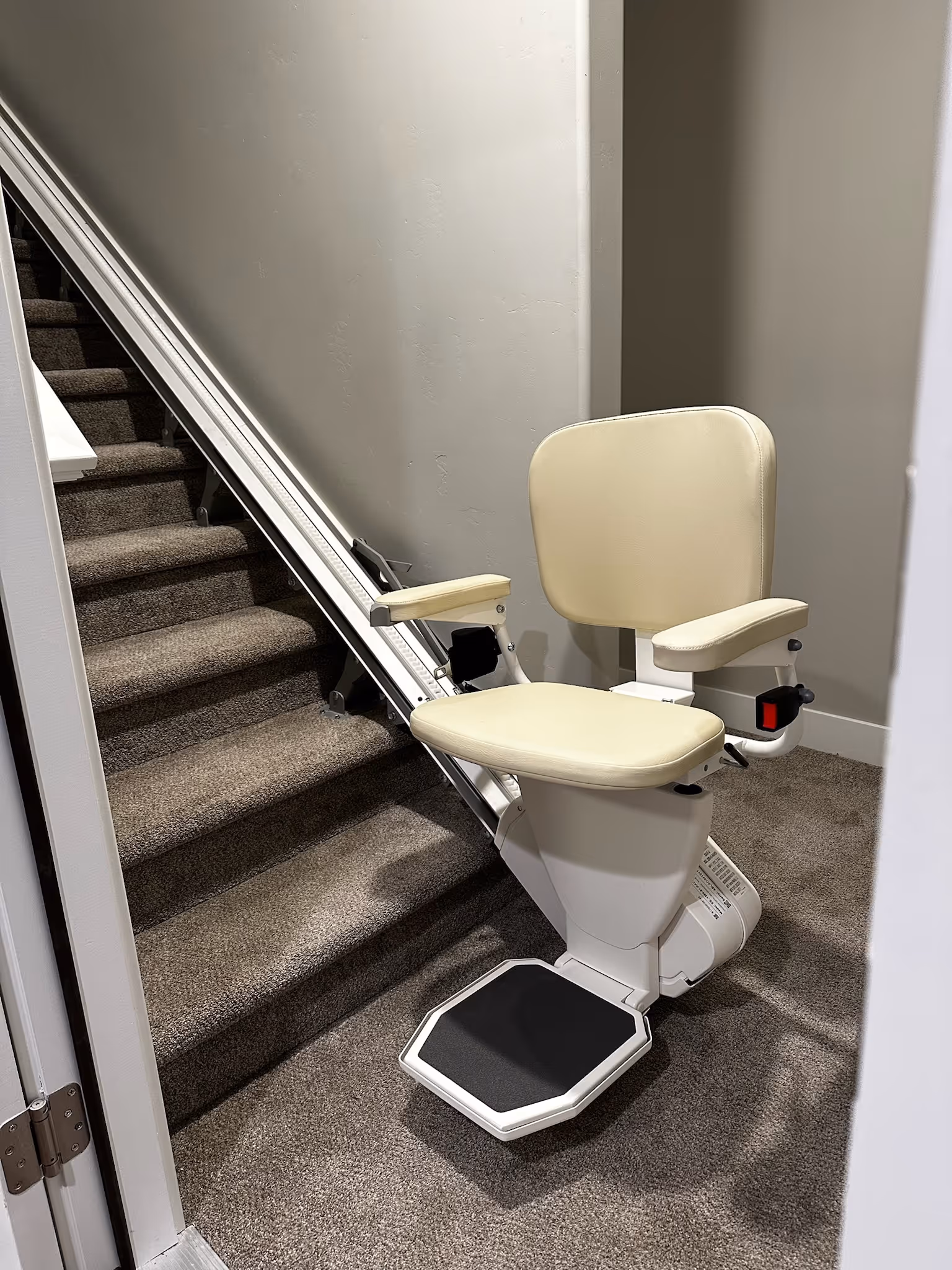 Straight stairlift with folding rail installation